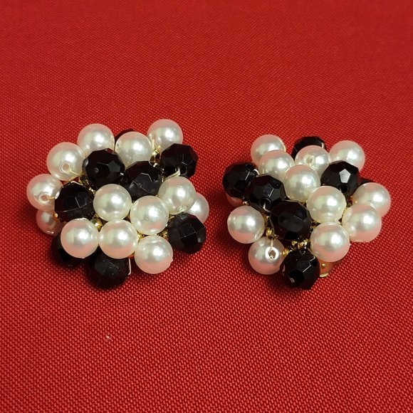 Vintage Black Beads and Faux Pearl Toggle Necklace Earrings Set - Picture 5 of 11